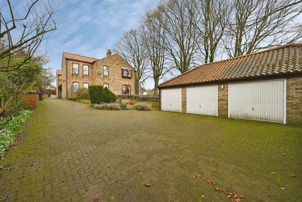 Property photo 1 of 18 Pbox-Img.Jpg