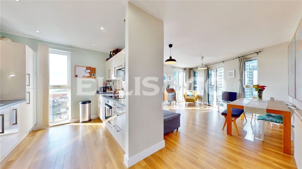 Property photo 3 of 17 Picture No. 30