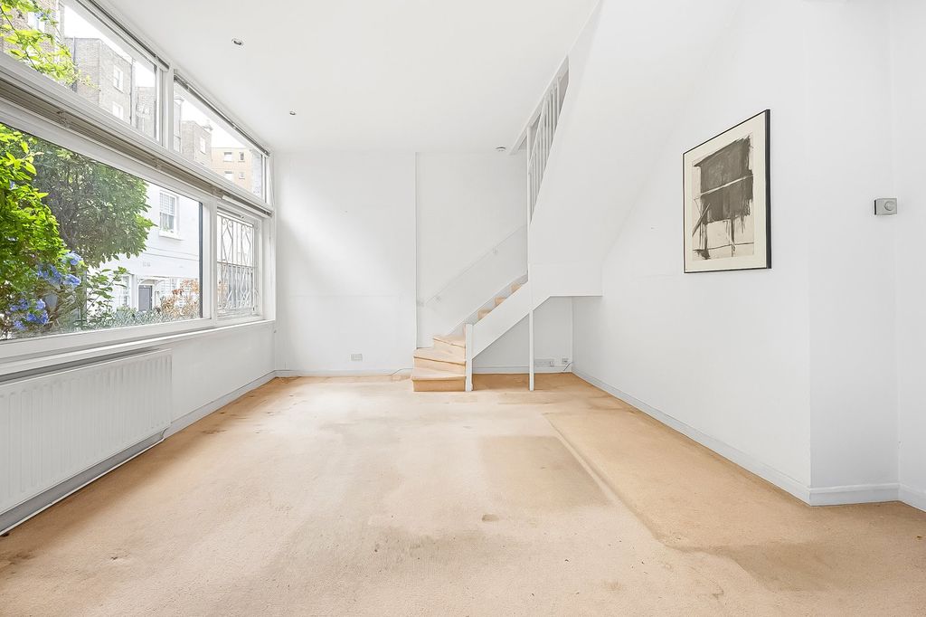 Property photo 3 of 13 Ground Floor