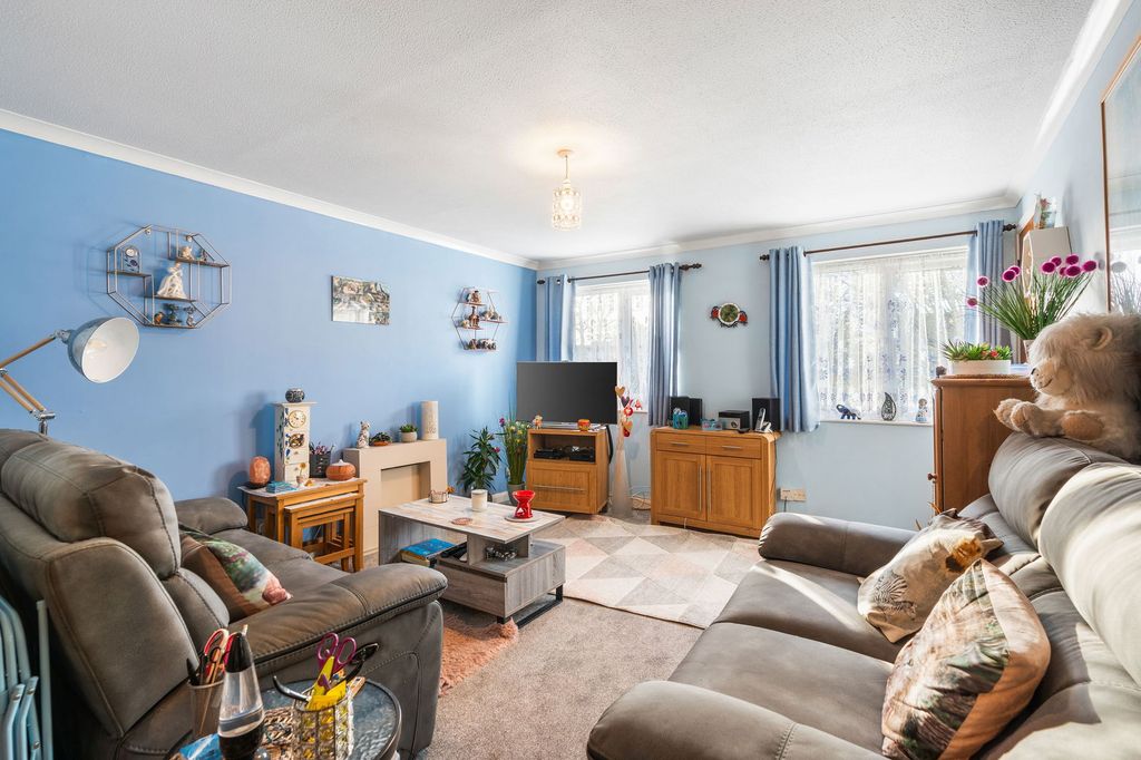 Property photo 3 of 12