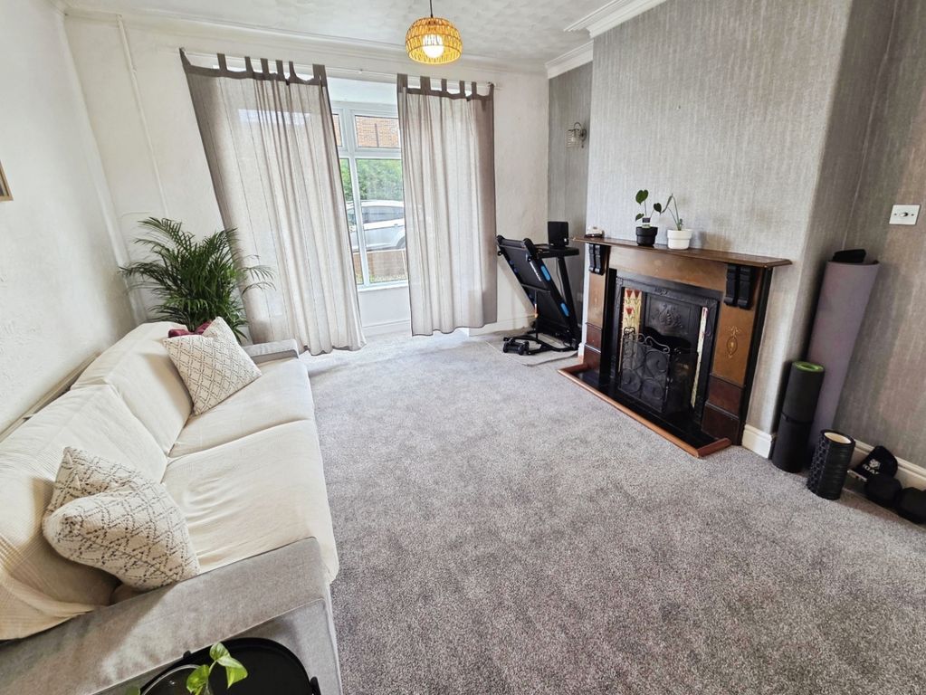 Property photo 3 of 19 Pbox-Living_Room-329742.Jpg