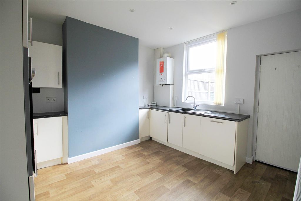 Property photo 3 of 8 K.Itchen.Jpg