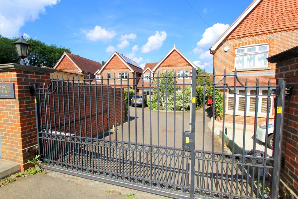 Property photo 2 of 23