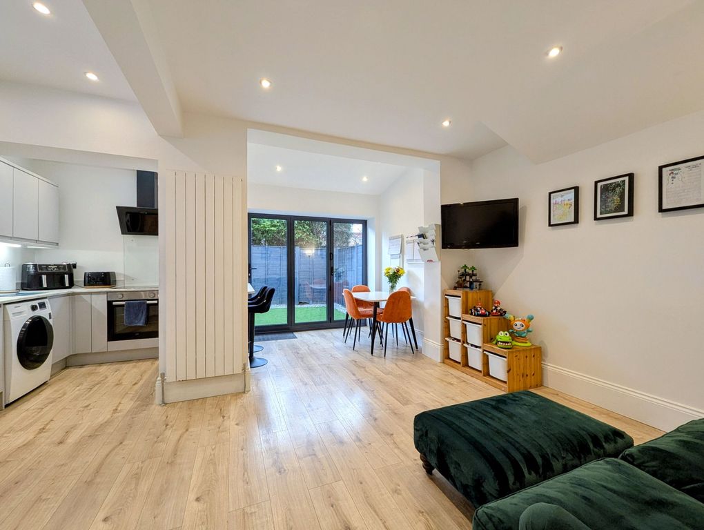 Property photo 3 of 25