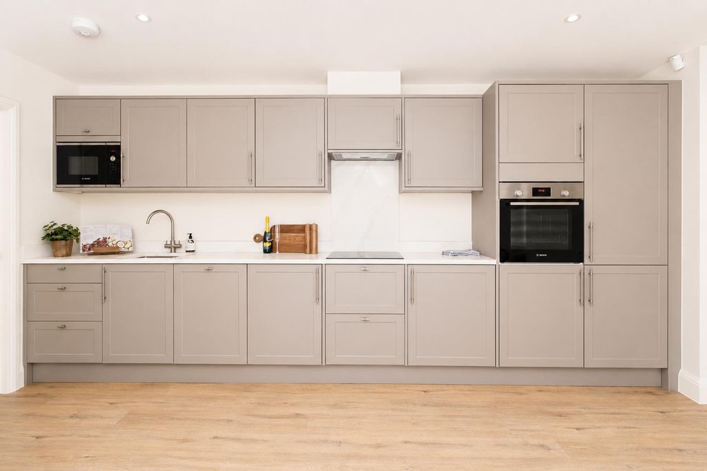Property photo 3 of 22 Kit.Png