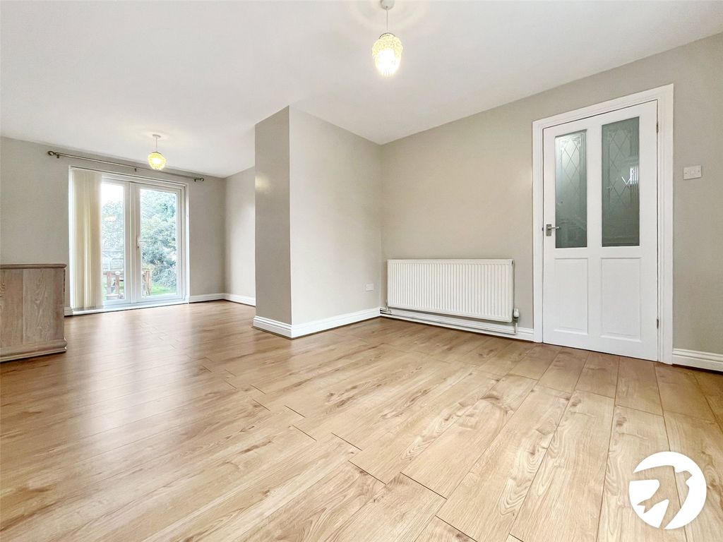 Property photo 2 of 16 Picture No. 14