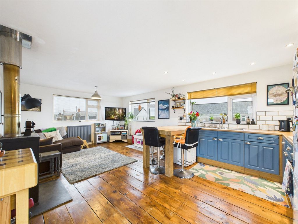 Property photo 2 of 19 Picture No. 12