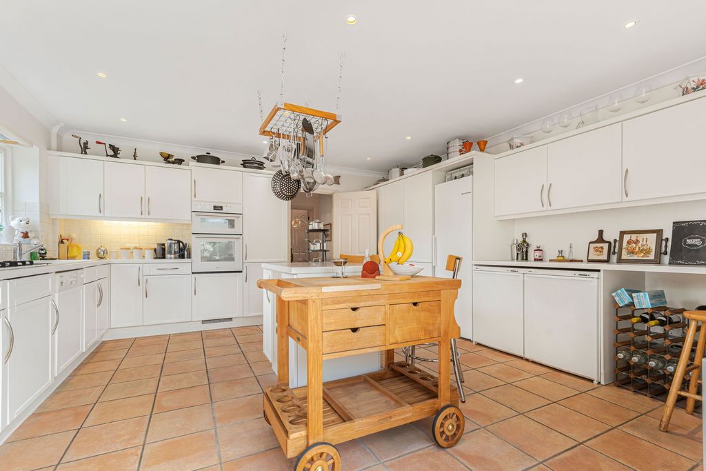 Property photo 2 of 40