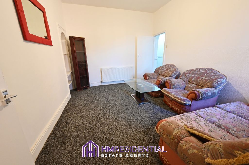 Property photo 3 of 8 Gallery