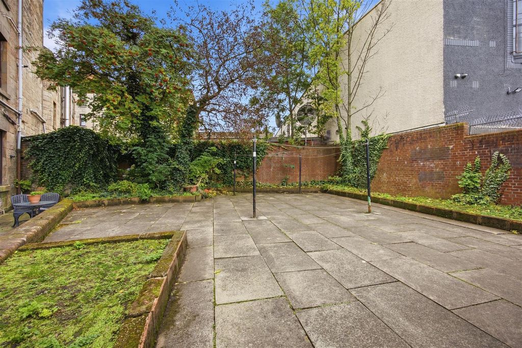 Property photo 2 of 15 02-1-1_1328_Duke_Street_Glasgow_002.Jpg