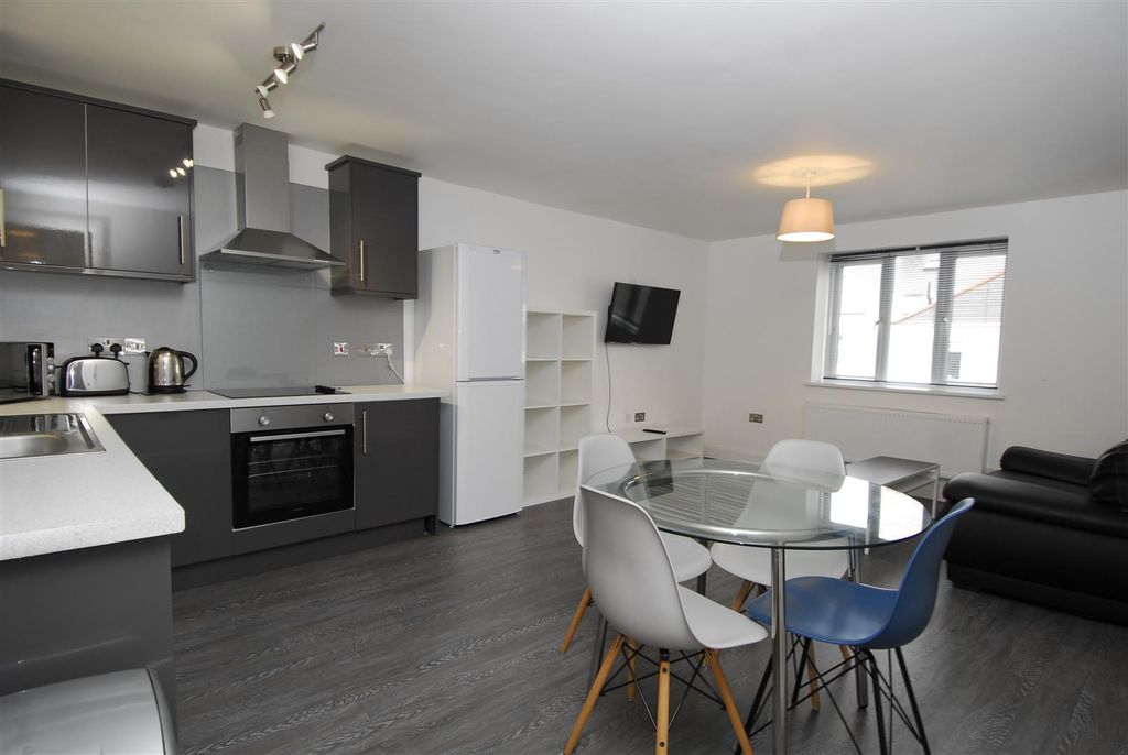 Property photo 1 of 4 Belgravemanorf8004.Jpg