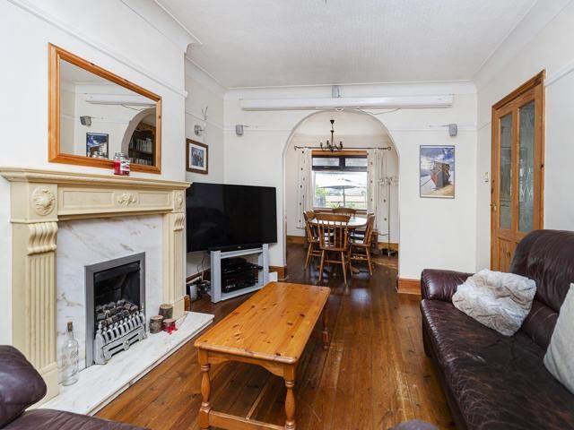 Property photo 3 of 33