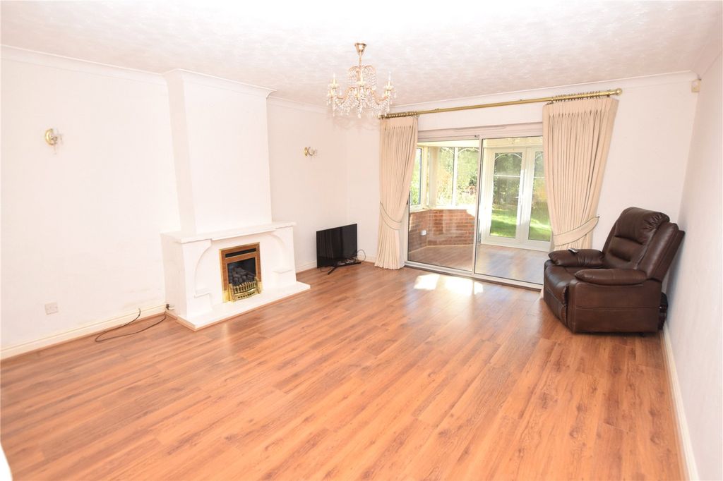 Property photo 2 of 10 Lounge