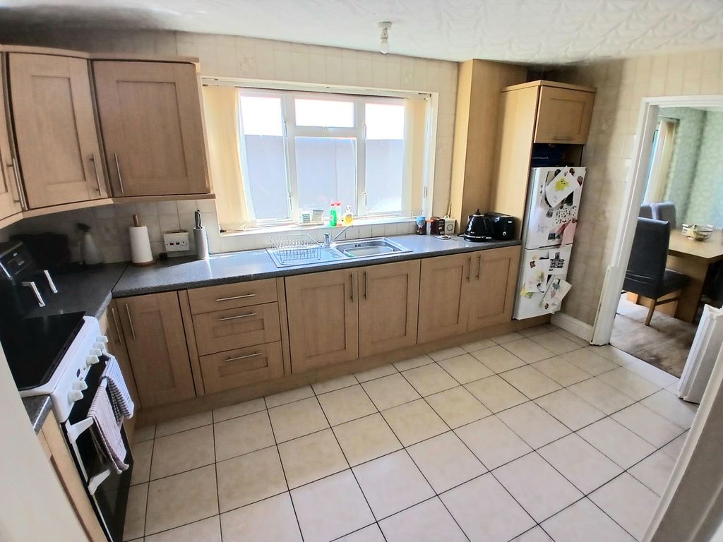 Property photo 3 of 20 Image