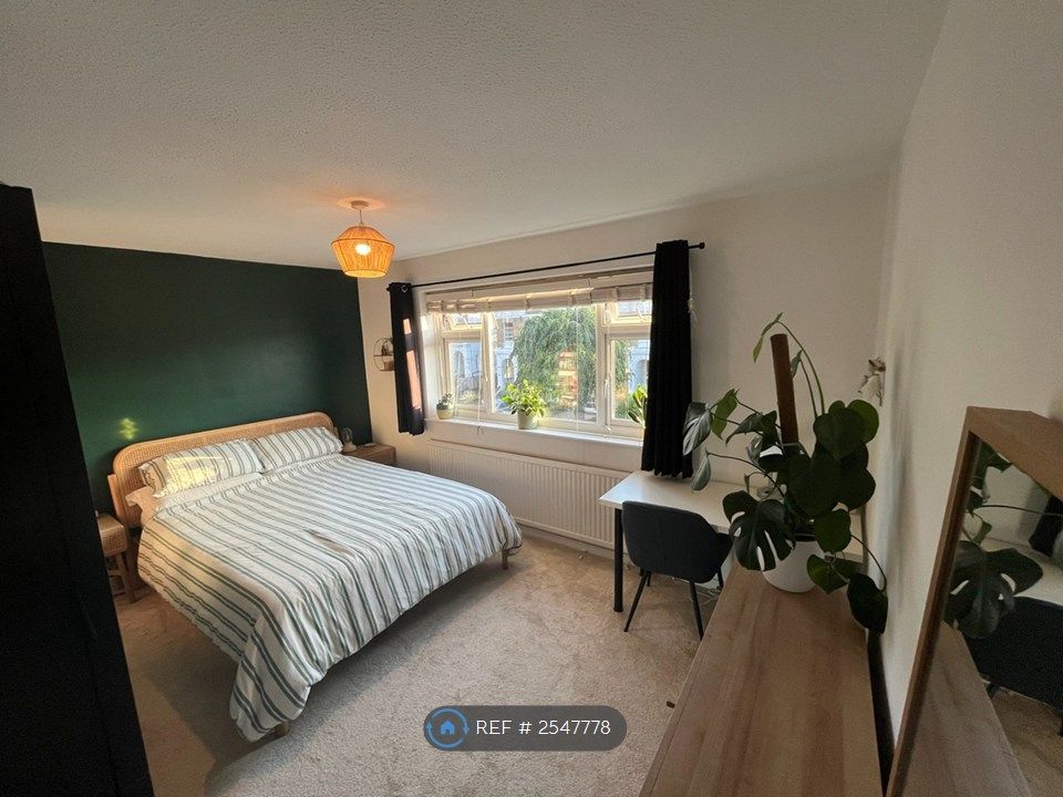 Property photo 3 of 11 Master Bedroom