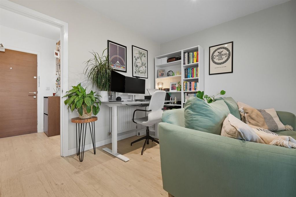 Property photo 3 of 17 5