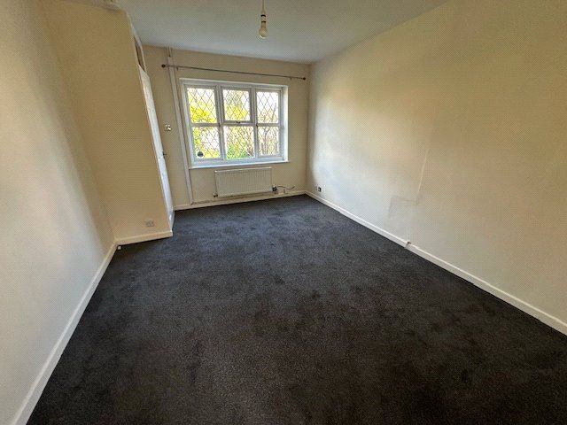 Property photo 2 of 8 Picture No. 30