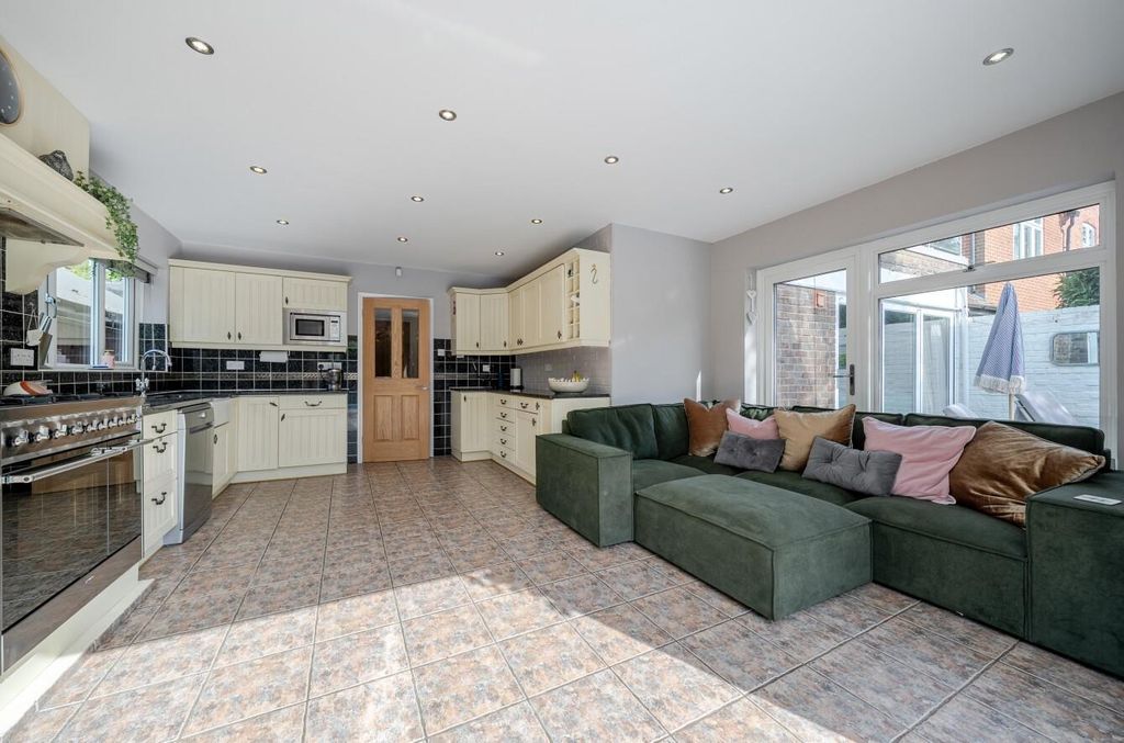 Property photo 3 of 48