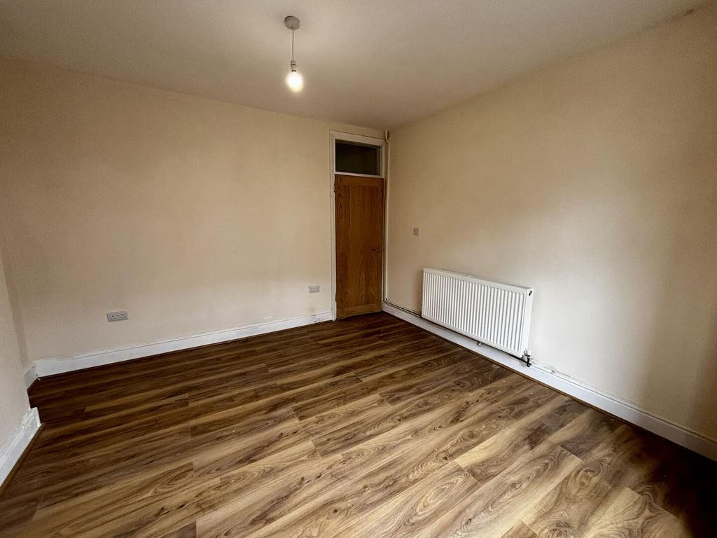 Property photo 3 of 19 Living Room