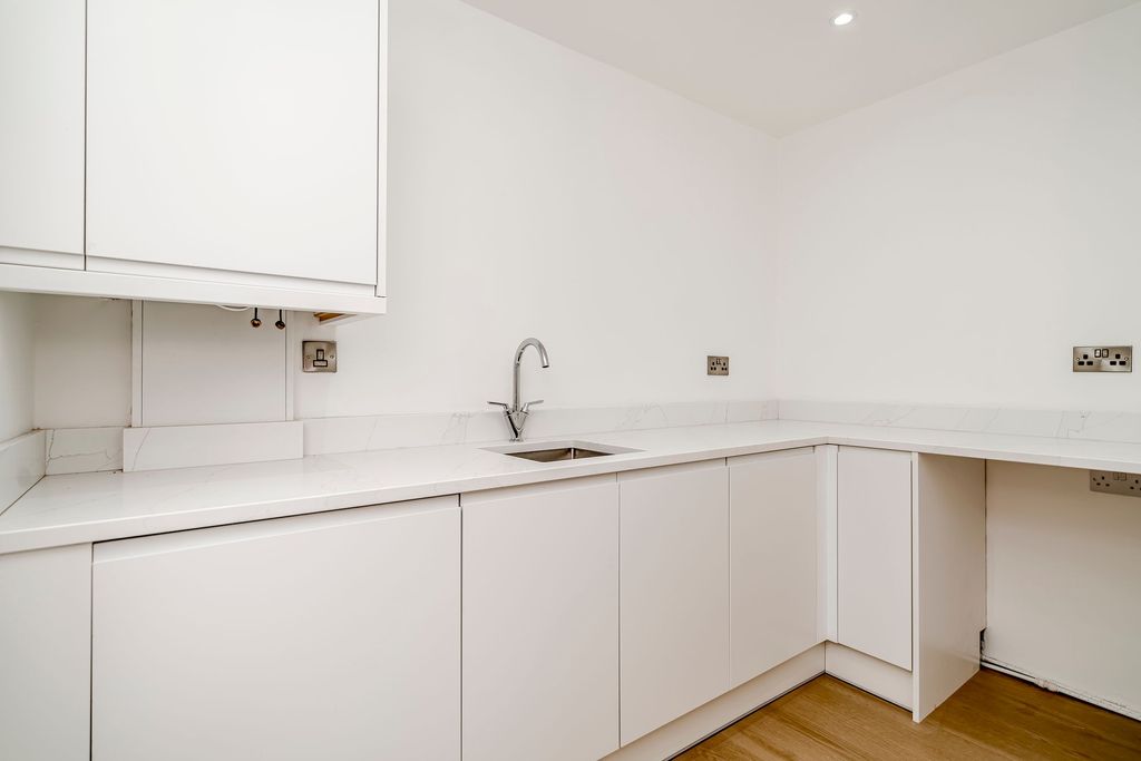 Property photo 3 of 47