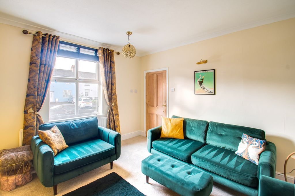 Property photo 3 of 17 Picture No. 06