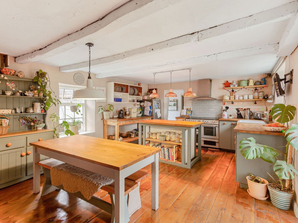 Property photo 2 of 39