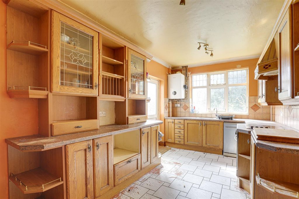 Property photo 3 of 40 26129.Jpg