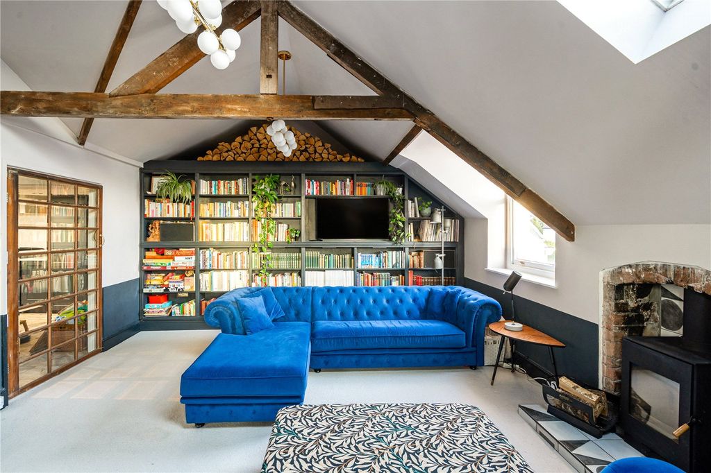 Property photo 2 of 17 Sitting Area