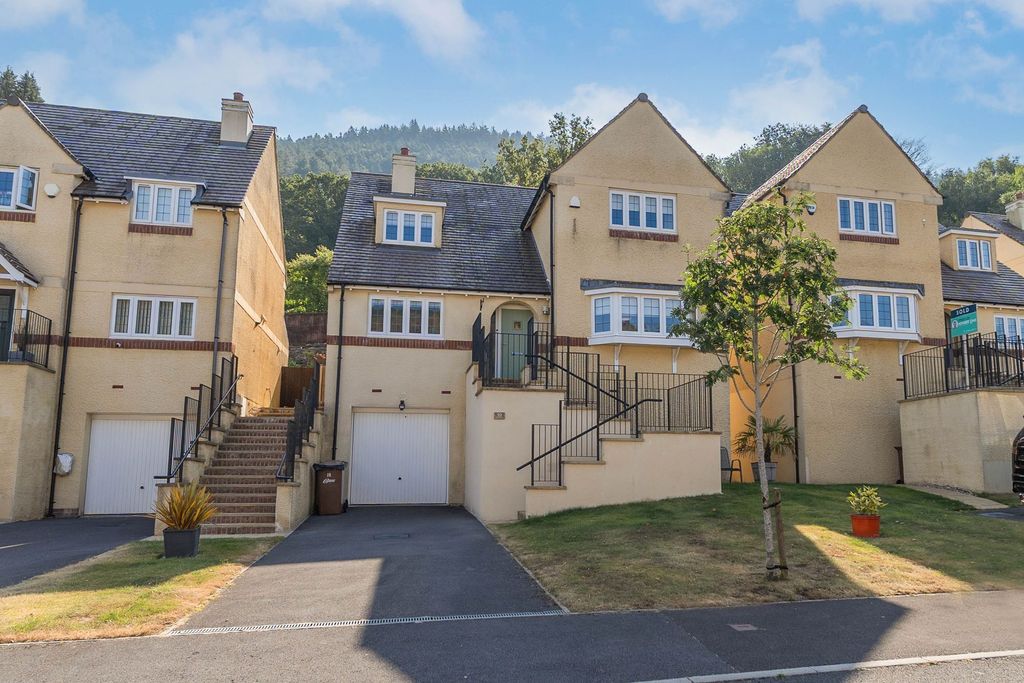 Property photo 1 of 33