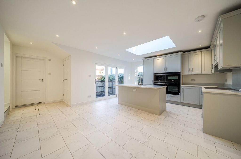 Property photo 2 of 20 1530913-4-6Ac8798...