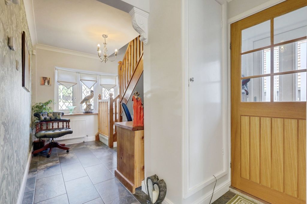 Property photo 2 of 39