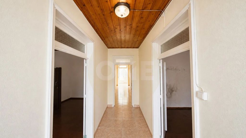 Property photo 2 of 28