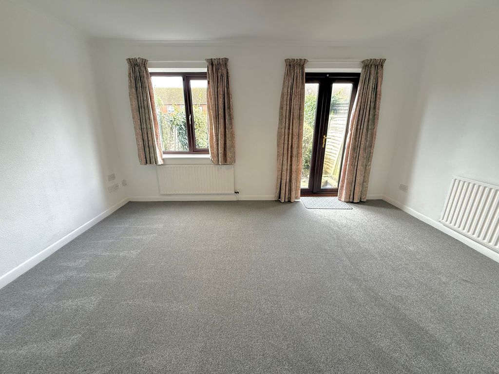 Property photo 3 of 9 6 Dinsdale Gardens Lounge