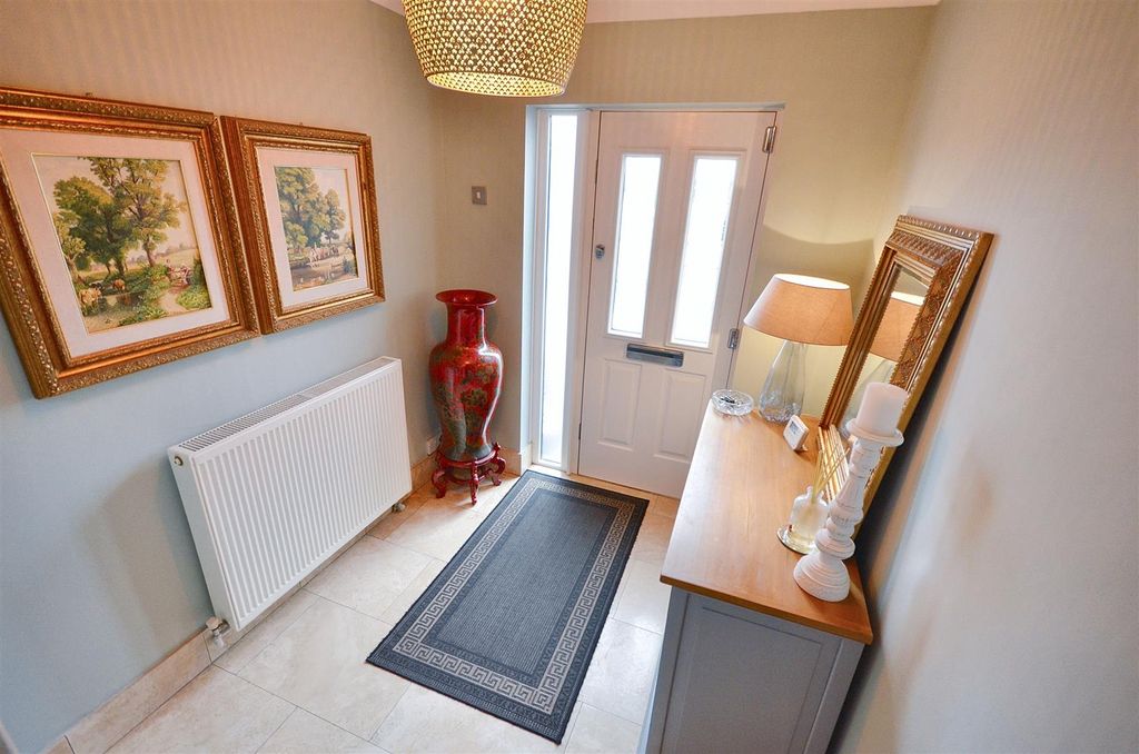 Property photo 2 of 19 Entrance Hall