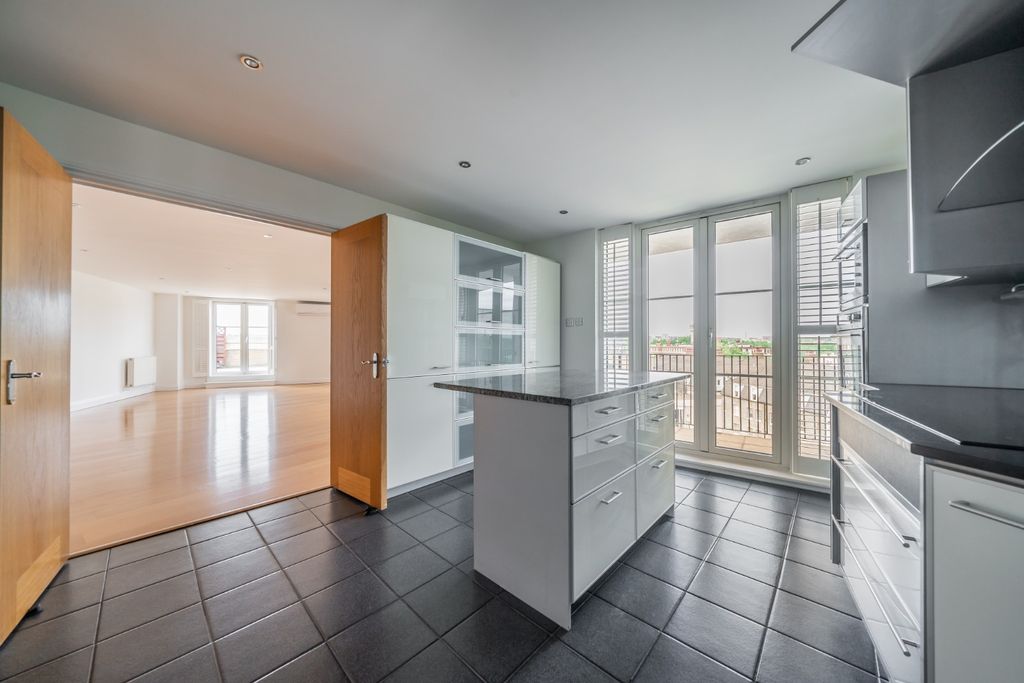 Property photo 2 of 13 4383983