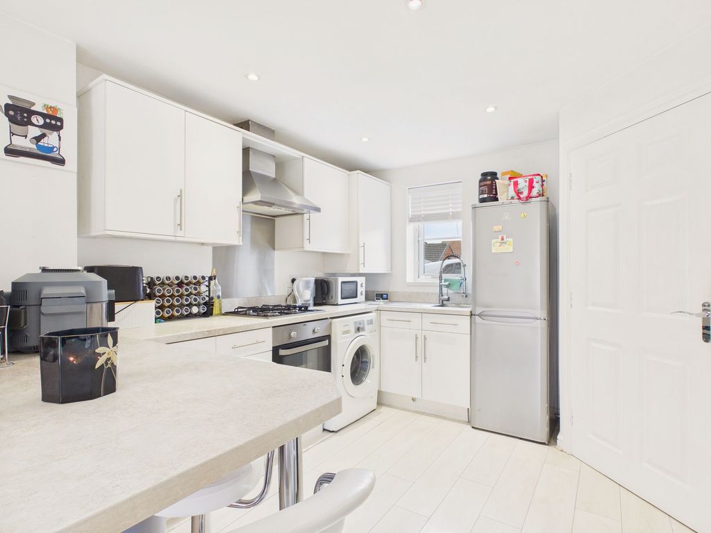 Property photo 2 of 9 Kitchen