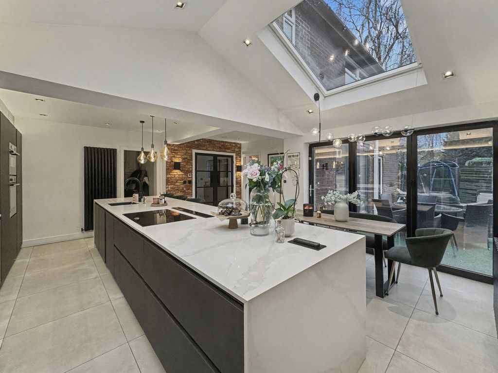 Property photo 2 of 34