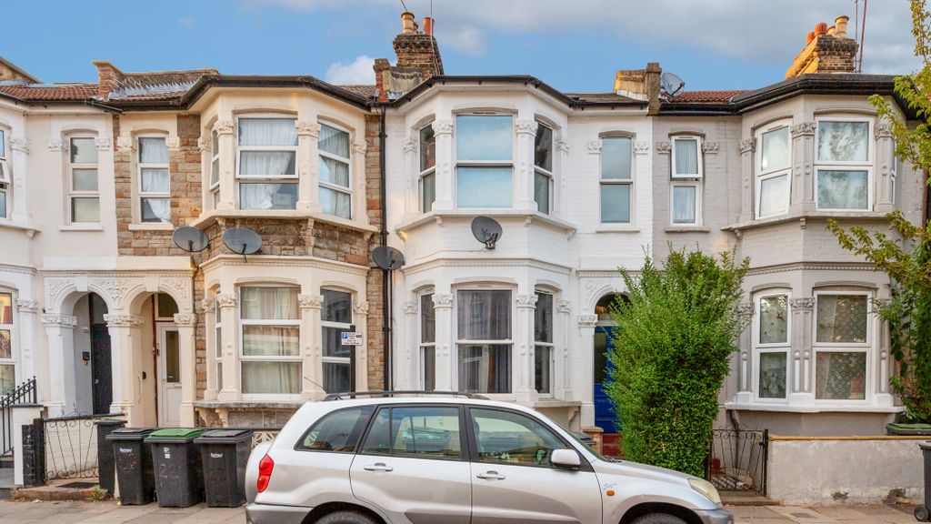 Property photo 1 of 14 Ground Floor Flat, 20 Hillside Road, Stamford Hill, London, N15 6Nb