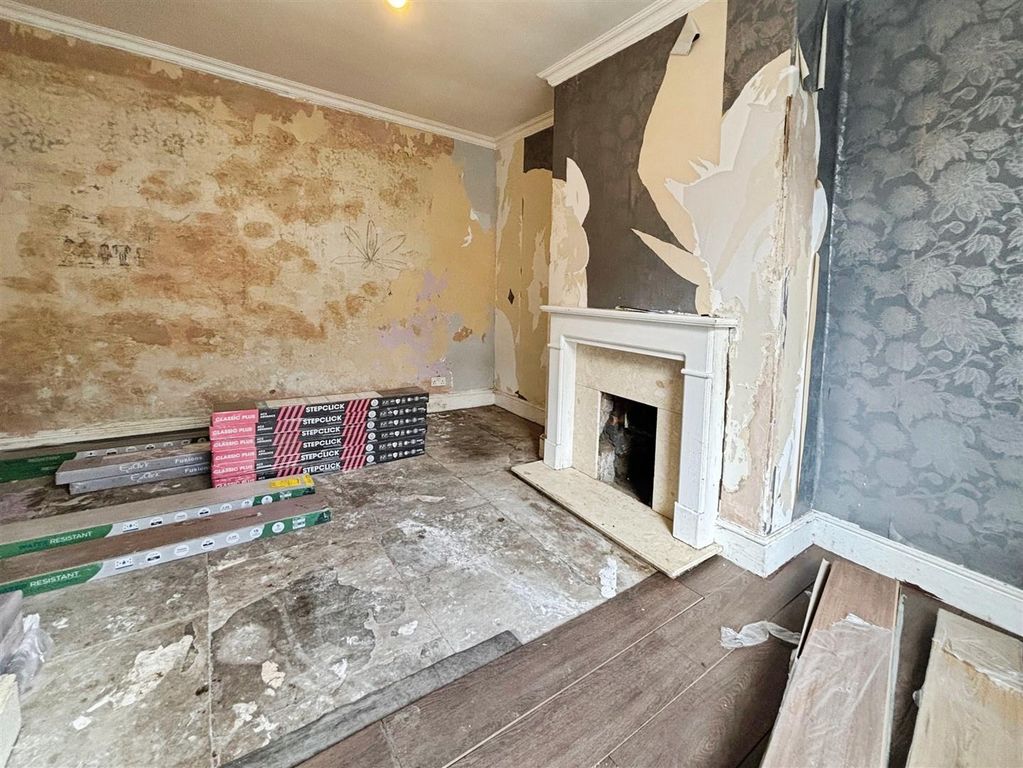 Property photo 3 of 11 Lounge