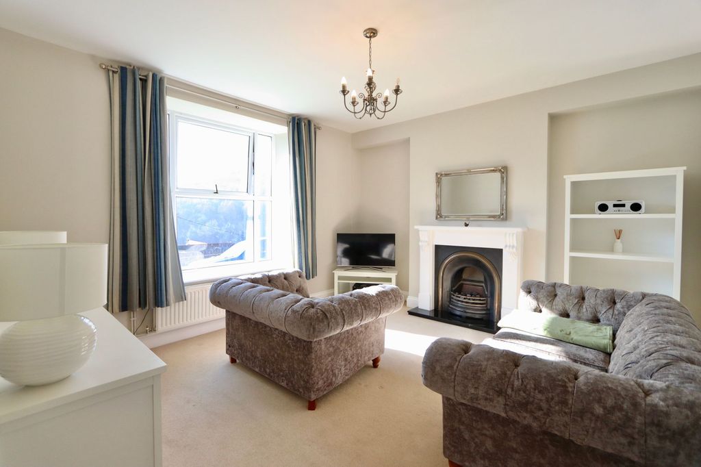 Property photo 3 of 48
