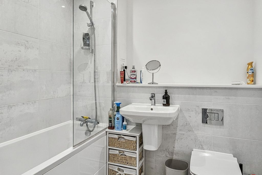 Property photo 2 of 8 56 Suffield Lodge, Suffield Hill, High Wycombe, Buckinghamshire, Hp11 2Fr