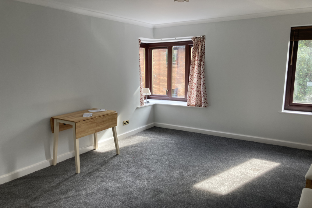 Property photo 3 of 6 Lounge