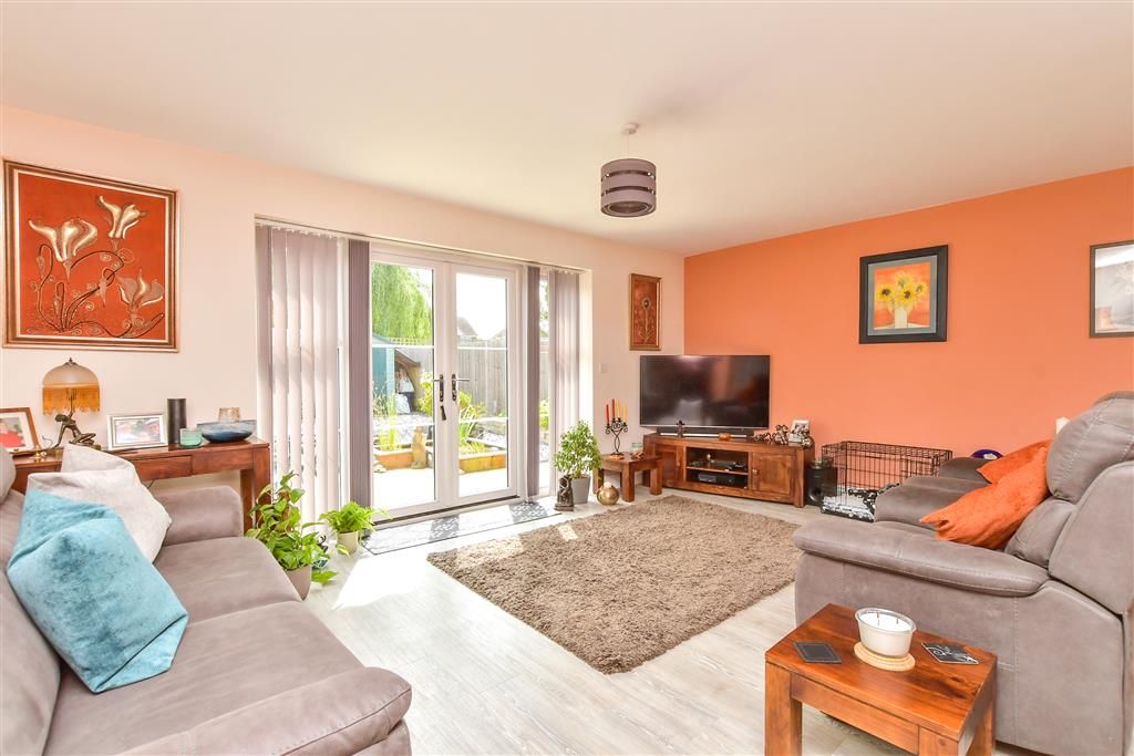 Property photo 3 of 13 Lounge