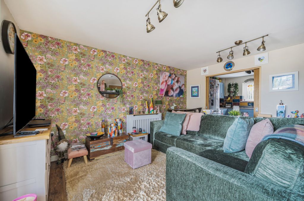 Property photo 3 of 16 1360159-8-68Ef68c...