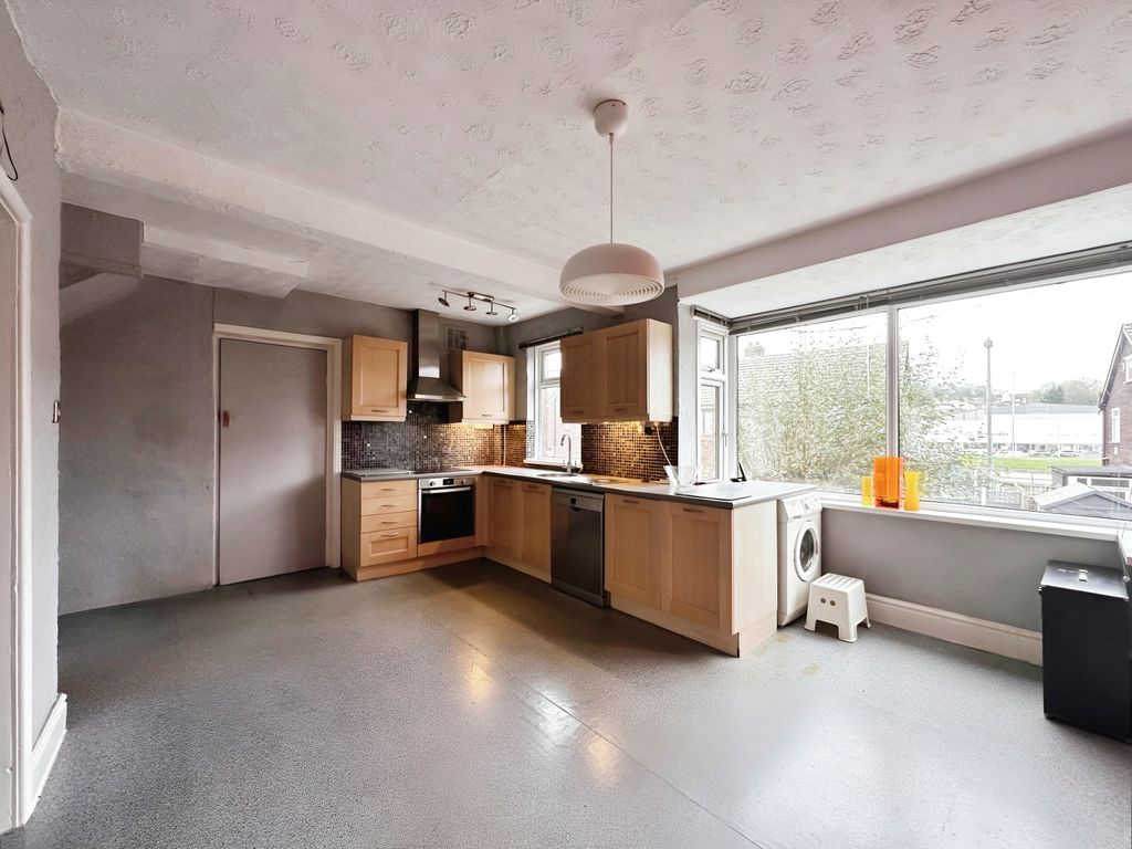 Property photo 3 of 13 Kitchen