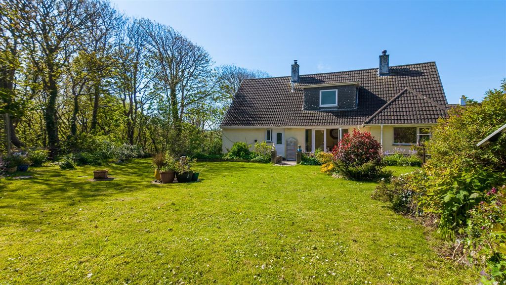 Property photo 1 of 28 Woodside, Mullion-20.Jpg