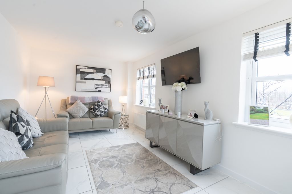 Property photo 2 of 32 Gallery