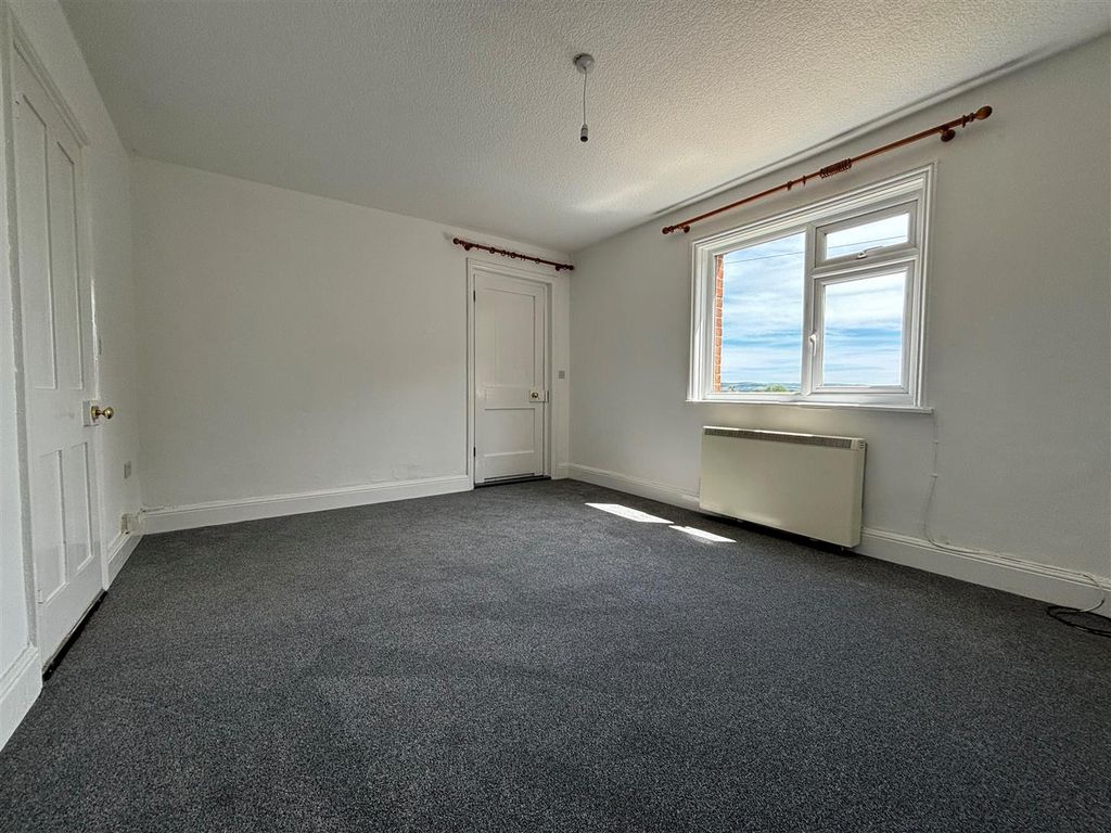 Property photo 2 of 11 Living Room