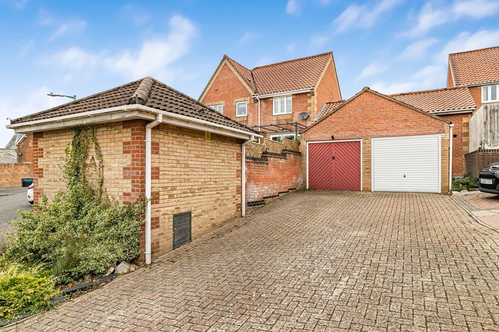 Property photo 2 of 18
