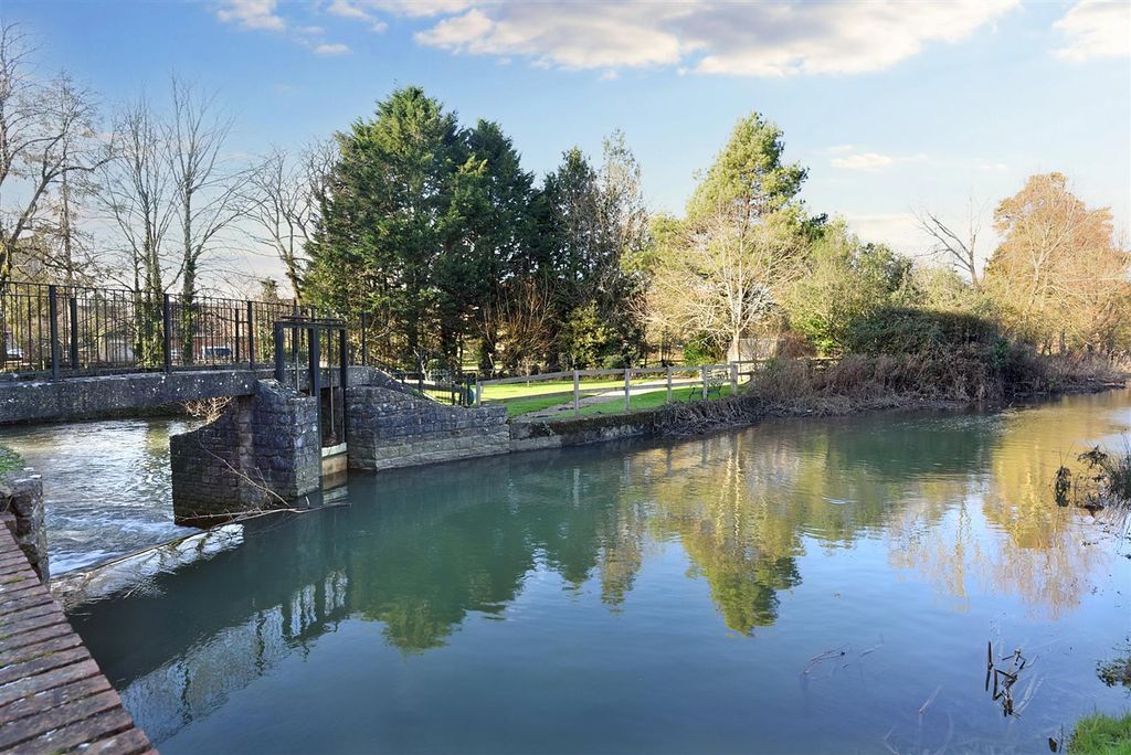 Property photo 3 of 8 River To The Garden